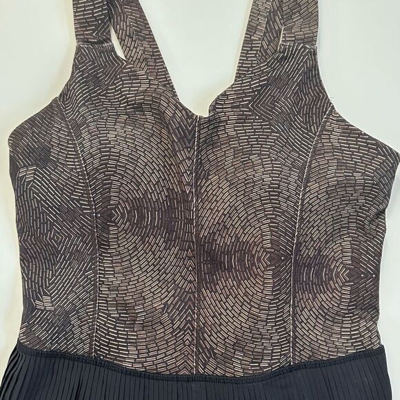 Lululemon Pleated Tank Top - Picture 3 of 6